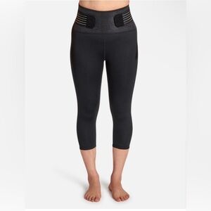 Tommie Copper Lower Back Support Capri Leggings with Adjustable Straps Size L